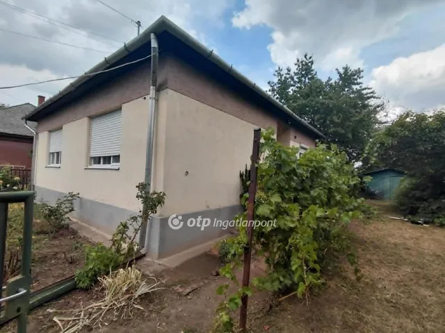 Eladó ház Csány 70 nm