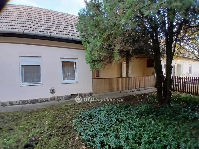 Eladó ház Karácsond 111 nm