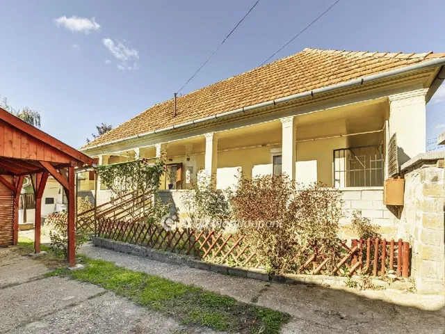 Eladó ház Szomolya 67 nm