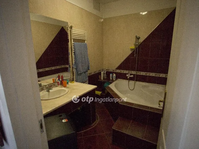 Eladó ház Szűcsi 212 nm