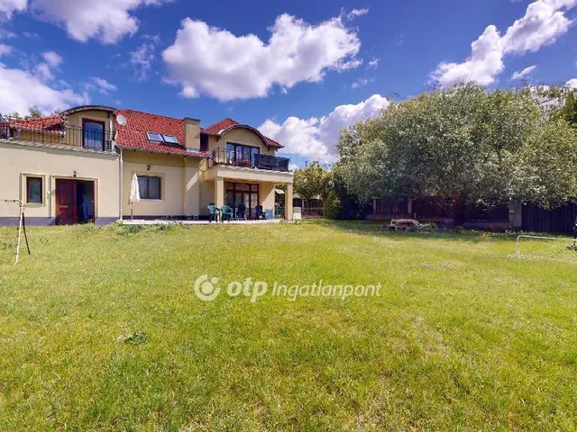 Eladó ház Szada 252 nm