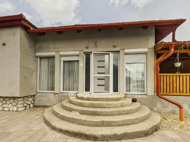 Eladó ház Besenyőtelek 128 nm