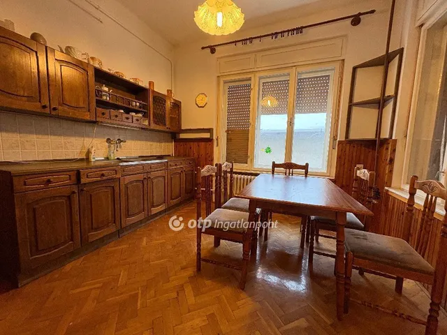 Eladó ház Kál 307 nm