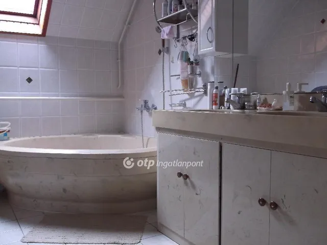 Eladó ház Abasár 210 nm