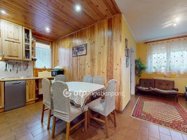 Eladó lakás Mezőkeresztes 80 nm