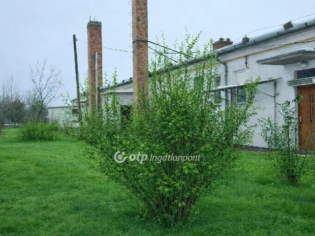 Eladó kereskedelmi és ipari ingatlan Füzesabony 998 nm