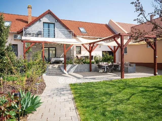 Eladó ház Hatvan 160 nm