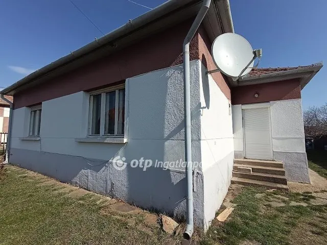 Eladó ház Gyöngyösoroszi 89 nm