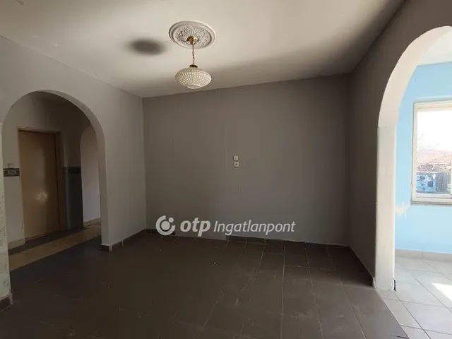 Eladó ház Gyöngyösoroszi 89 nm