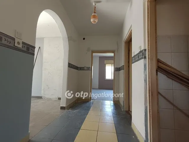 Eladó ház Gyöngyösoroszi 89 nm