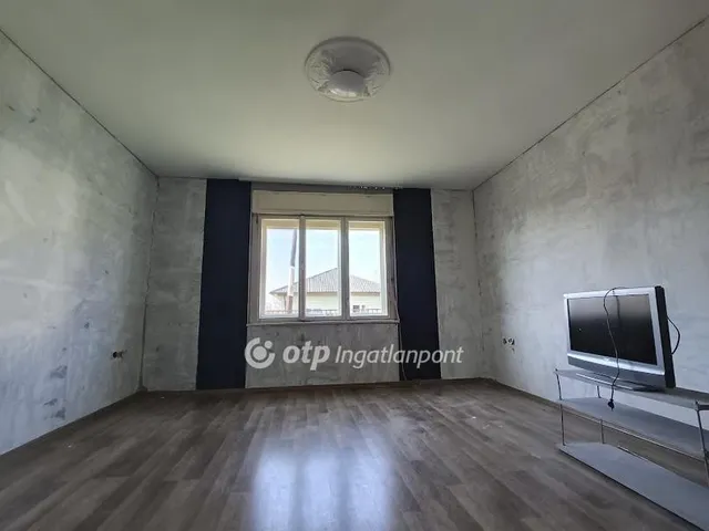 Eladó ház Gyöngyösoroszi 89 nm