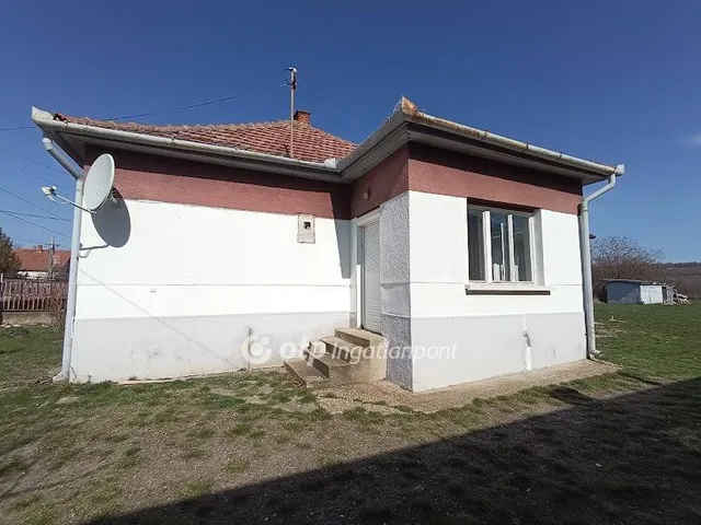 Eladó ház Gyöngyösoroszi 89 nm