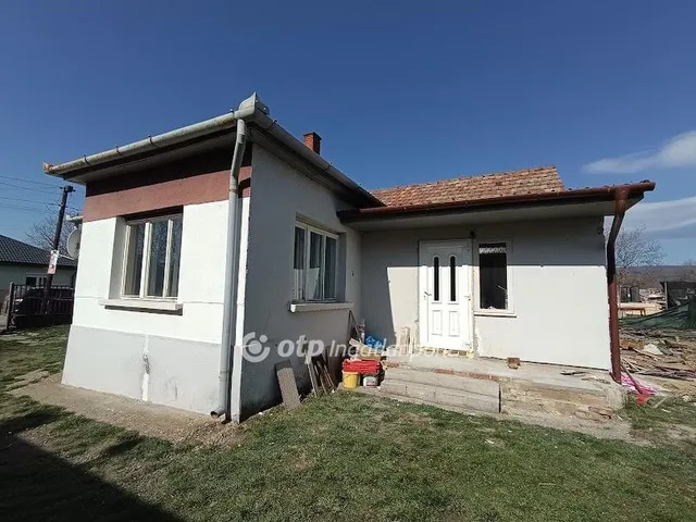 Eladó ház Gyöngyösoroszi 89 nm