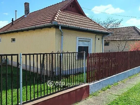 Eladó ház Karácsond 66 nm