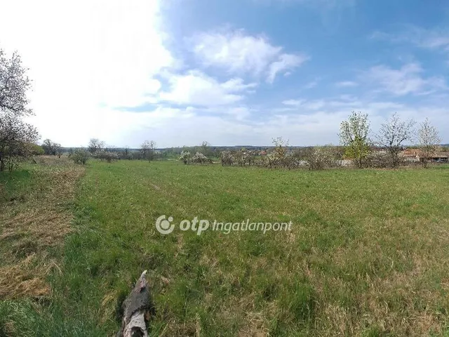 Eladó telek Galgahévíz 1180 nm