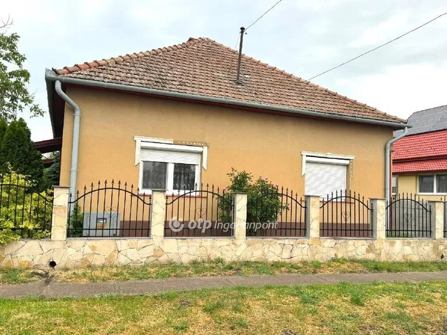 Eladó ház Tiszanána 136 nm