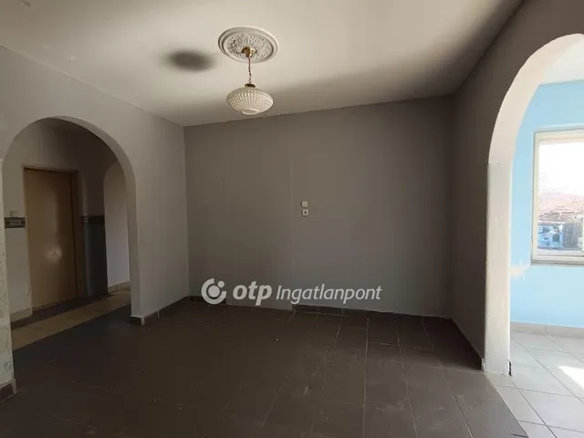 Eladó ház Gyöngyösoroszi 89 nm