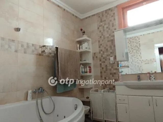 Eladó ház Gyöngyössolymos 160 nm