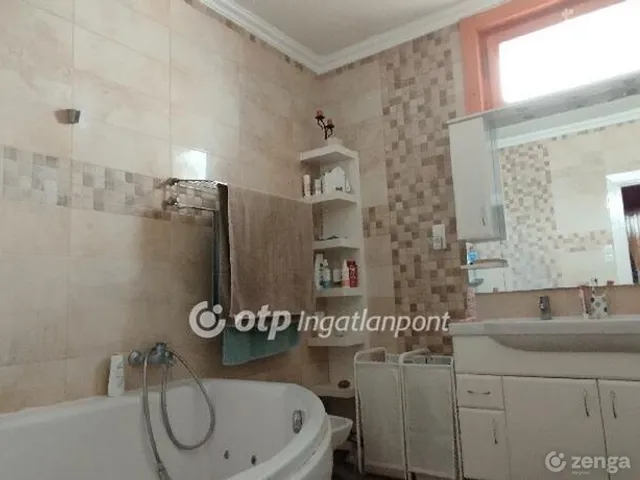 Eladó ház Gyöngyössolymos 160 nm