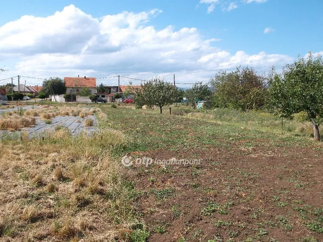 Eladó telek Atkár 1425 nm