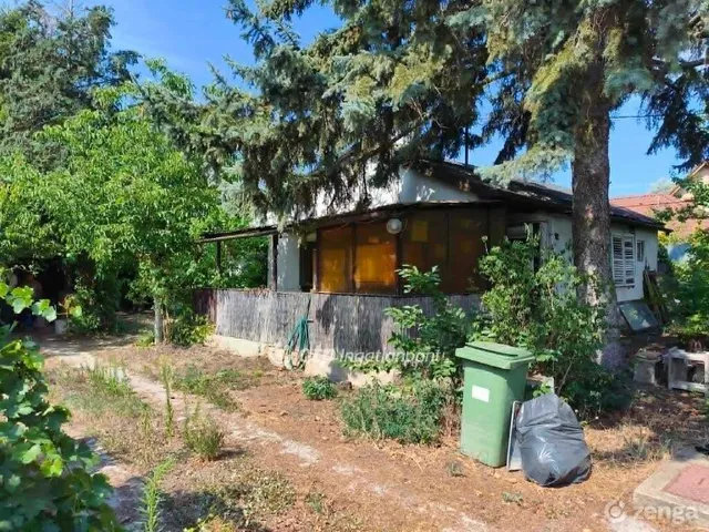 Eladó nyaraló Veresegyház 78 nm