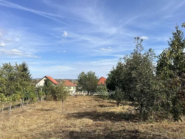 Eladó telek Noszvaj 1318 nm