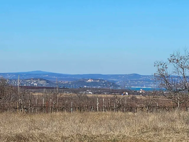 Eladó telek Balatonendréd 6711 nm