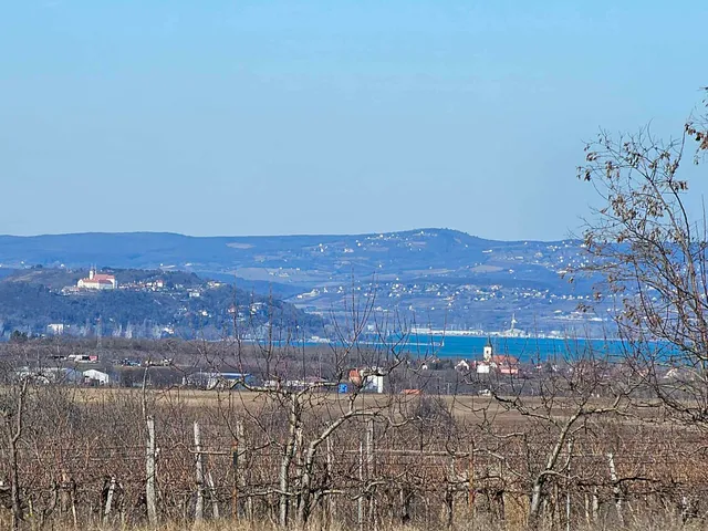 Eladó telek Balatonendréd 6711 nm