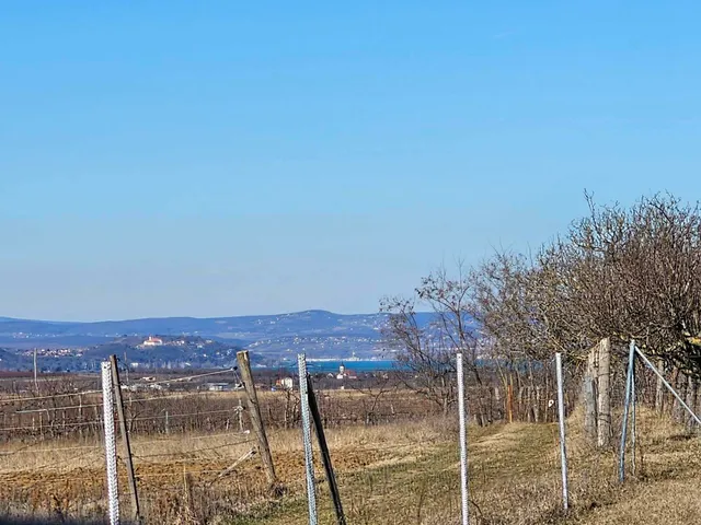 Eladó telek Balatonendréd 6711 nm