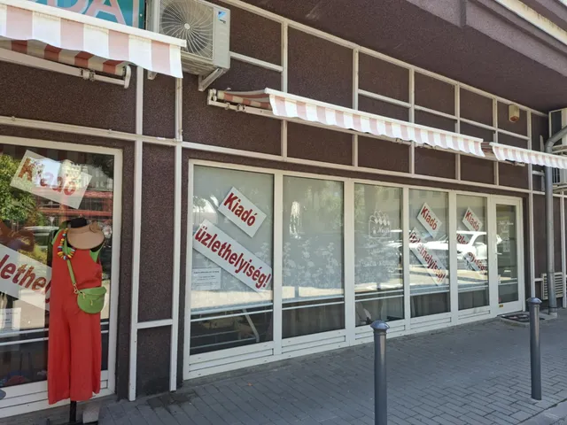 Kiadó kereskedelmi és ipari ingatlan Siófok, Belváros 18 nm
