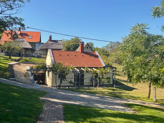 Eladó ház Zamárdi, Kőhegy 250 nm