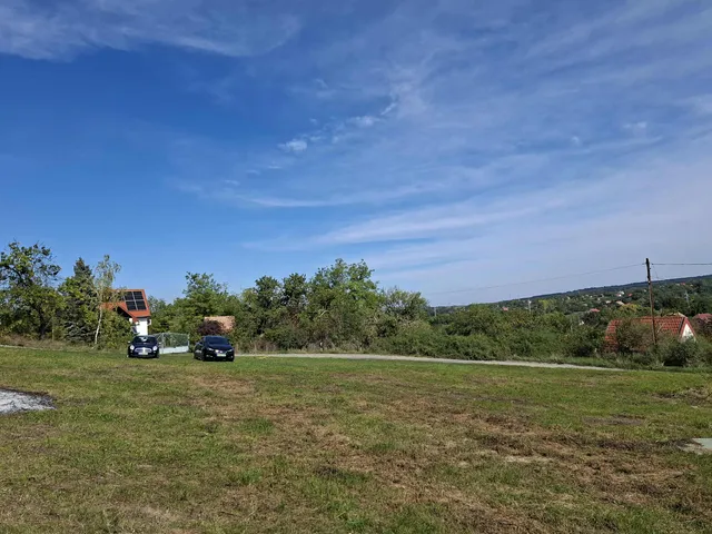 Eladó telek Kőröshegy 2173 nm