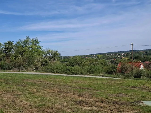 Eladó telek Kőröshegy 2173 nm
