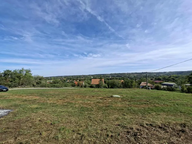 Eladó telek Kőröshegy 2173 nm