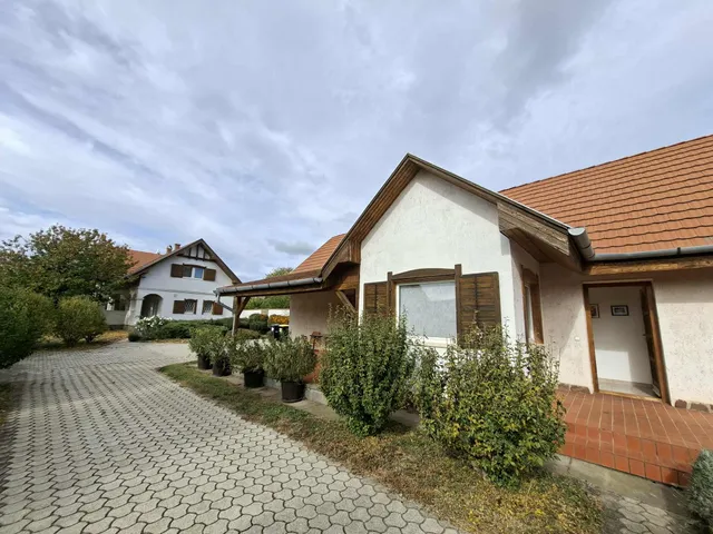 Eladó ház Siófok, Töreki 228 nm