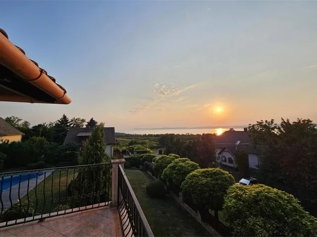 Eladó ház Balatonföldvár 250 nm