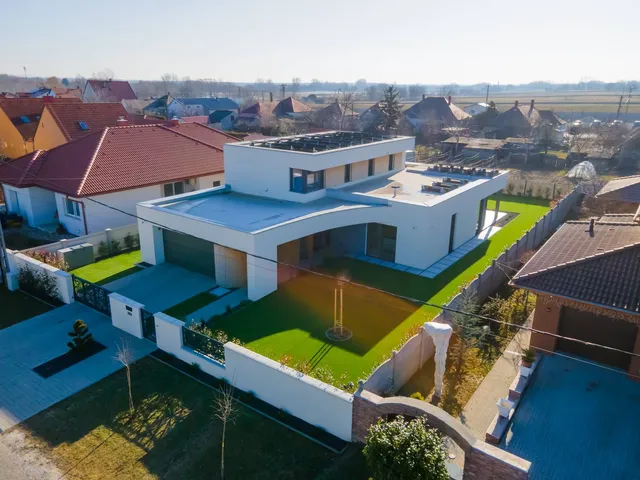 Eladó ház Balatonkeresztúr 280 nm