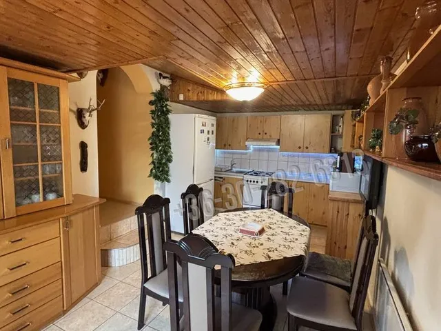 Eladó nyaraló Balatonföldvár 177 nm