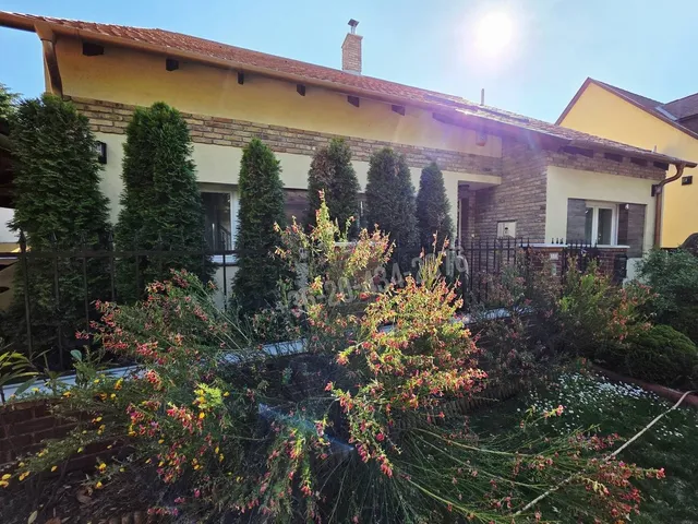 Eladó ház Balatonszabadi, Hunyadi utca 175 nm