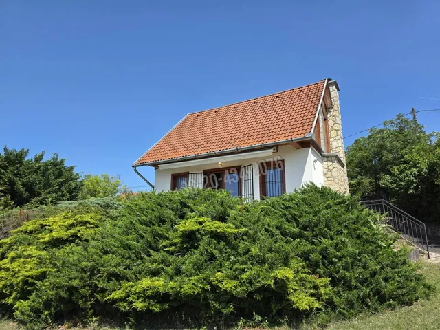 Eladó nyaraló Zamárdi, Kőhegy, Nyugati pincesor 60 nm