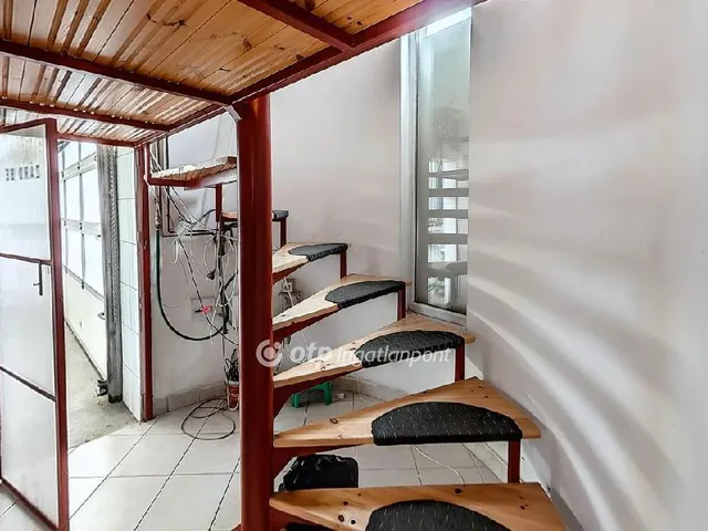 Eladó ház Vecsés 320 nm