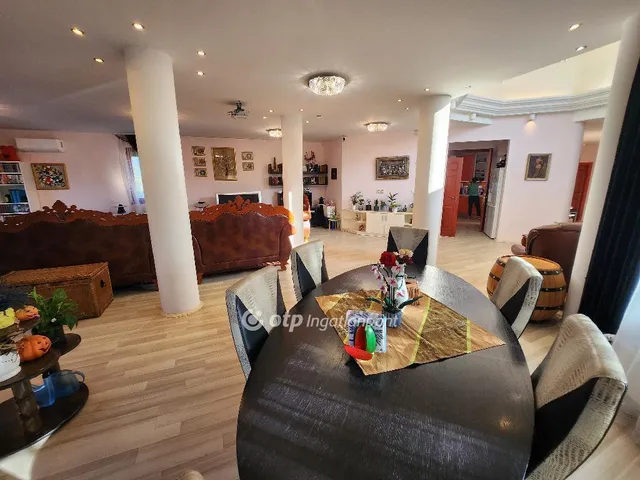 Eladó ház Budapest XVI. kerület 458 nm