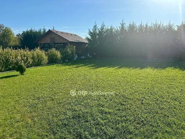 Eladó üdülő és hétvégi ház Szigetcsép 186 nm