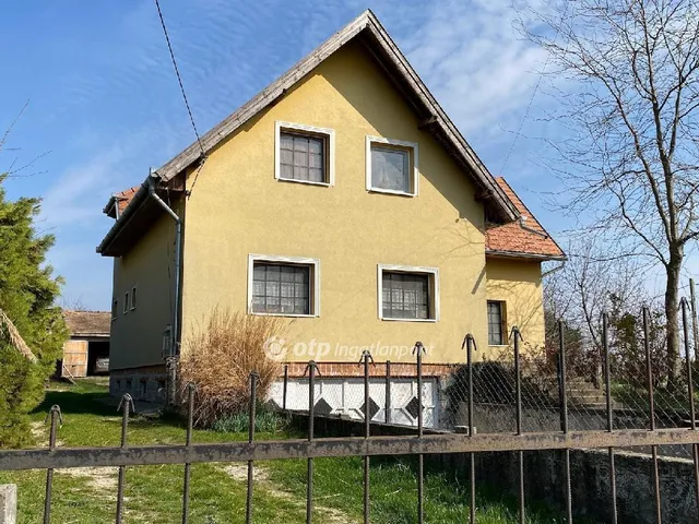 Eladó ház Dömsöd 233 nm