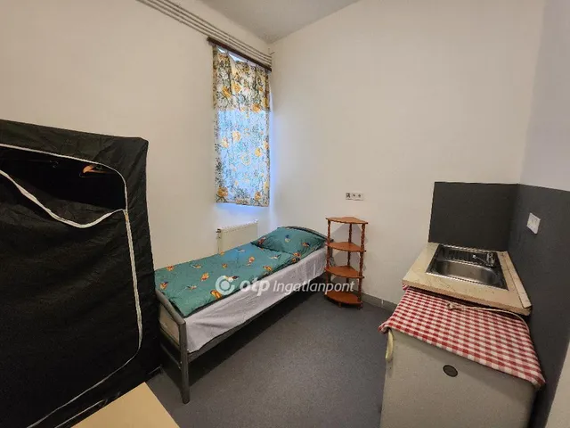 Eladó kereskedelmi és ipari ingatlan Budapest X. kerület 1500 nm