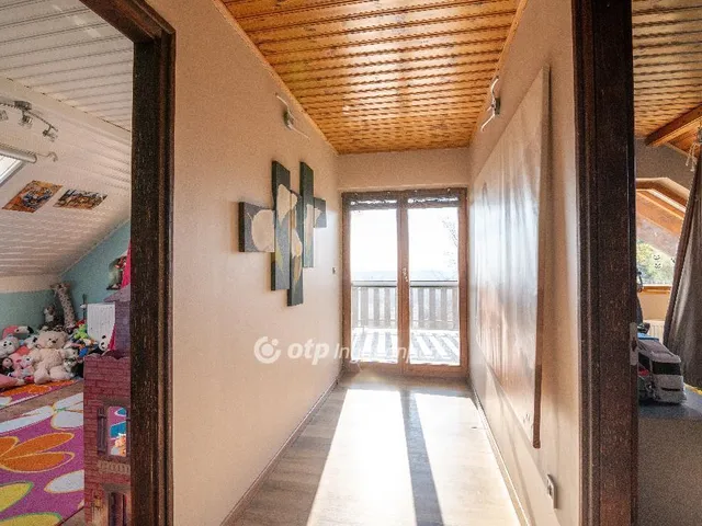 Eladó ház Fót 290 nm