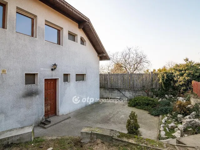 Eladó ház Fót 290 nm