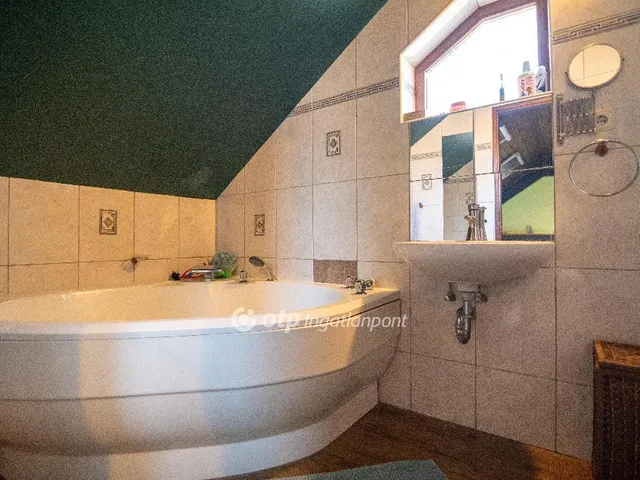 Eladó ház Fót 290 nm