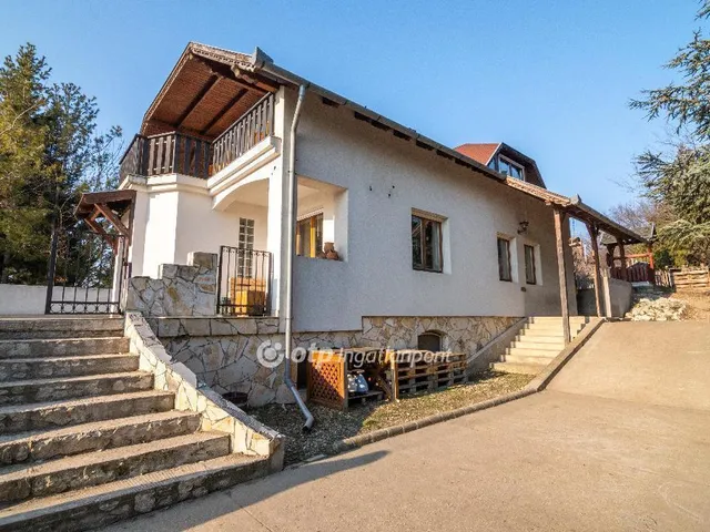 Eladó ház Fót 290 nm