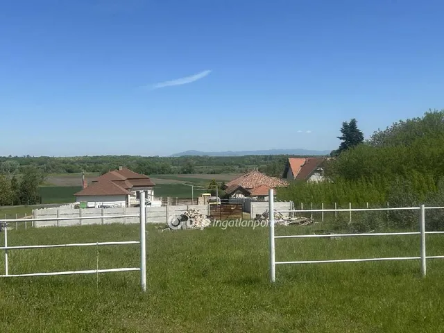 Eladó ház Galgahévíz 220 nm
